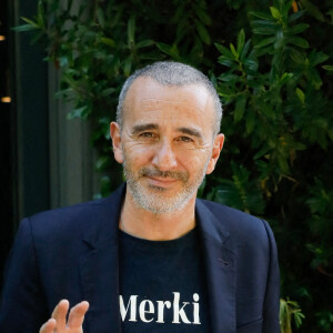 Elie Semoun arrive à l'enregistrement de l'émission "Vivement Dimanche Prochain" au studio Gabriel à Paris, le 22 avril 2021. © Christophe Clovis/Bestimage 