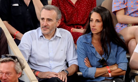 Elie Semoun et Léa Lando lors des Internationaux de France de Tennis de Roland Garros 2022 à Paris, le 4 juin 2022. © Dominique Jacovides/Bestimage 
