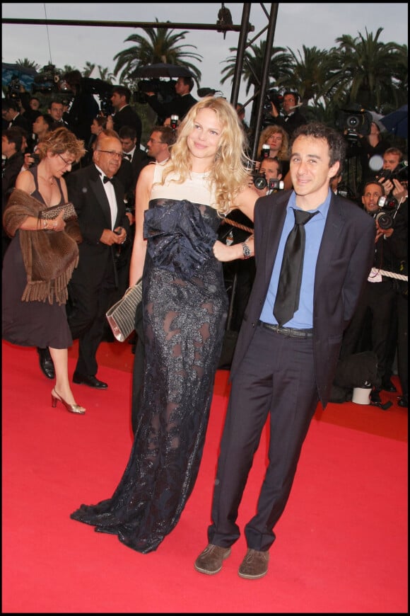 Juliette Gernez et Elie Semoun - Montée des marches du film "Vicky Cristina Barcelona" lors du 61e Festival du film de Cannes.