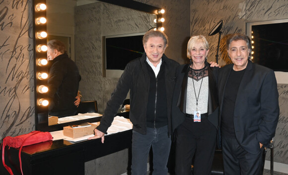 Exclusif - Michel Drucker, Frédéric François et sa femme Monique Vercauteren en backstage du concert événement à l'Olympia à Paris le 30 octobre 2021. © Coadic Guirec/Bestimage