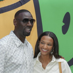 Omar Sy et sa fille Selly Sy - Photocall du défilé de mode Hommes "Louis Vuitton" Prêt-à-porter Printemps-Été 2023 au Musée du Louvre à Paris. Le 23 juin 2022 © Olivier Borde / Bestimage 