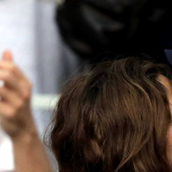 Alysson Paradis et son compagnon Guillaume Gouix dans les tribunes lors des internationaux de tennis de Roland Garros à Paris, France, le 4 juin 2019. © Jacovides-Moreau/Bestimage 