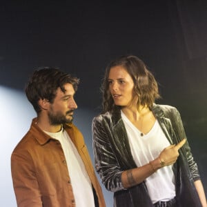 Jeremy Frerot et sa femme Laure Manaudou - Backstage - Enregistrement de l'émission "La Chanson secrète 11" à Paris, diffusée le 24 juin sur TF1. Le 15 janvier 2022 © Cyril Moreau / Bestimage