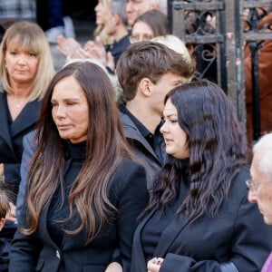 Nathalie Marquay et sa fille Lou, Léo (petit-fils de Jean-Pierre Pernaut) - La famille de Jean-Pierre Pernaut à la sortie des obsèques en la Basilique Sainte-Clotilde à Paris le 9 mars 2022. © Cyril Moreau/Bestimage