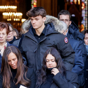 Nathalie Marquay et ses enfants Lou et Tom - La famille de Jean-Pierre Pernaut à la sortie des obsèques en la Basilique Sainte-Clotilde à Paris le 9 mars 2022. © Cyril Moreau/Bestimage