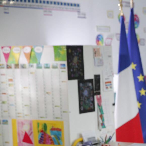 Le président Emmanuel Macron en interview télévisée pour le journal de 13h00 de Jean-Pierre Pernaut de TF1 à Berd'Huis le 12 avril 2018. Yoan Valat / Pool / Bestimage 