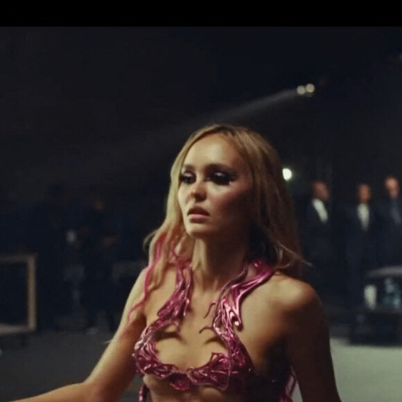 Lily-Rose Depp et Abel "The Weeknd" Tesfaye sont amoureux dans la nouvelle bande-annonce de The Idol, une série télévisée dont la première diffusion sur HBO est prévue en 2023.