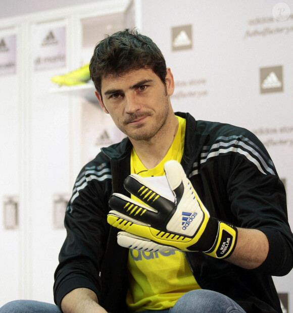 Le footballeur Iker Casillas prend sa retraite. Il a notamment remporté l'Euro 2008, la Coupe du monde 2010 et l'Euro 2012. 