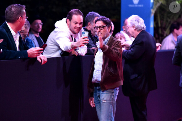 Yvan Attal et Pierre Arditi durant la soirée de clôture et remise des prix de la 4eme édition du Nice Festival CinéRoman au cinéma Pathé Gare du Sud à Nice, le 9 octobre 2022.