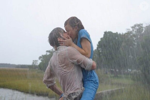 Si toutes les filles sont dingues de N'oublies jamais, Rachel McAdams et Ryan Gosling nous ont avant tout offert le baiser le plus mouillé mais aussi... le plus romantique ! 