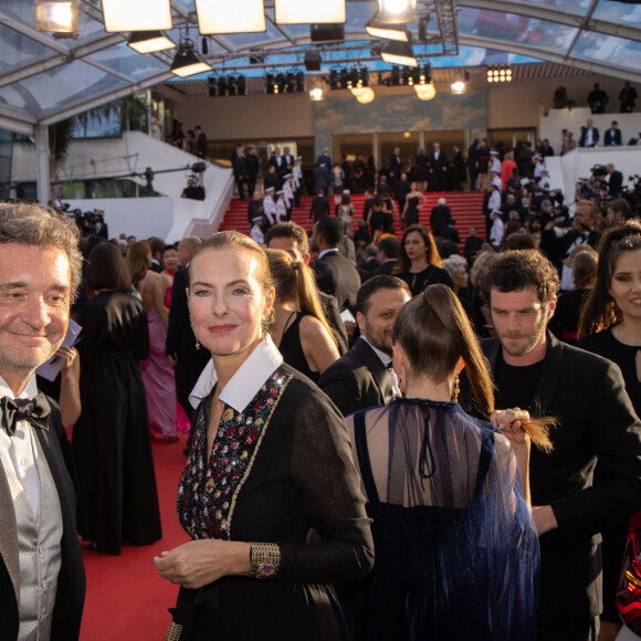 Philippe Sereys de Rothschild et sa compagne Carole Bouquet - Arrivées à la montée des marches de la cérémonie de clôture du 75ème Festival International du Film de Cannes. Le 28 mai 2022 © Unique Agency / Bestimage.