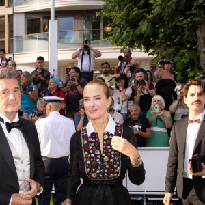 Philippe Sereys de Rothschild et sa compagne Carole Bouquet - Arrivées à la montée des marches de la cérémonie de clôture du 75ème Festival International du Film de Cannes. Le 28 mai 2022 © Unique Agency / Bestimage.