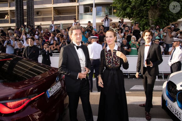Philippe Sereys de Rothschild et sa compagne Carole Bouquet - Arrivées à la montée des marches de la cérémonie de clôture du 75ème Festival International du Film de Cannes. Le 28 mai 2022 © Unique Agency / Bestimage.