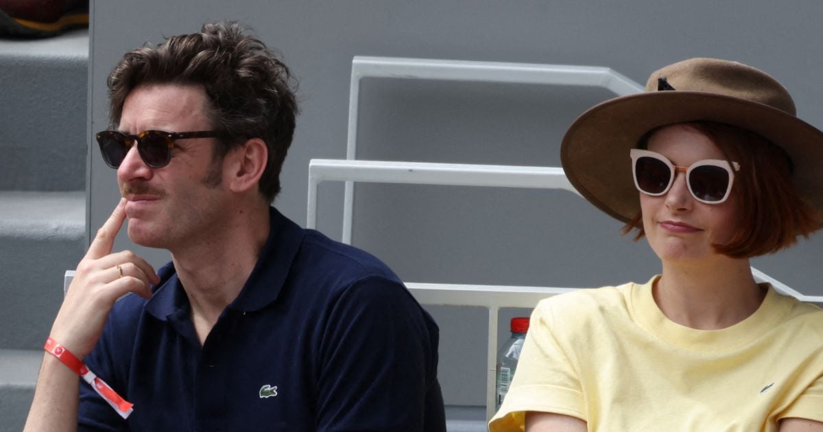 Un Si Grand Soleil En Avance Du 26 Mai 2022 Grégory Nicolaidi, Elodie Frégé en tribunes lors des Internationaux de