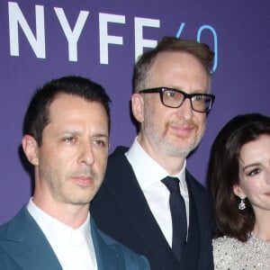 Jeremy Strong, James Gray et Anne Hathaway à la première de "Armageddon Time" lors du 66ème Festival International du Film de Londres (BFI), le 12 octobre 2022. 