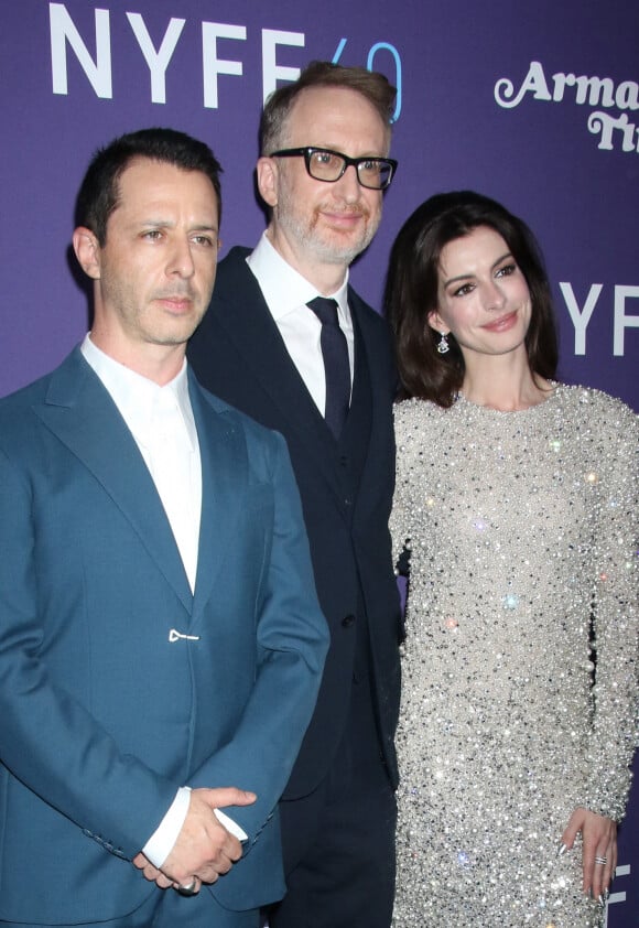 Jeremy Strong, James Gray et Anne Hathaway à la première de "Armageddon Time" lors du 66ème Festival International du Film de Londres (BFI), le 12 octobre 2022. 