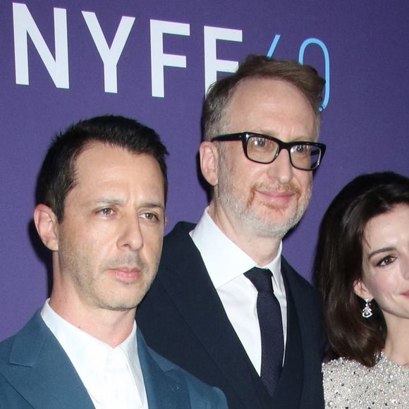 Jeremy Strong, James Gray et Anne Hathaway à la première de "Armageddon Time" lors du 66ème Festival International du Film de Londres (BFI), le 12 octobre 2022. 