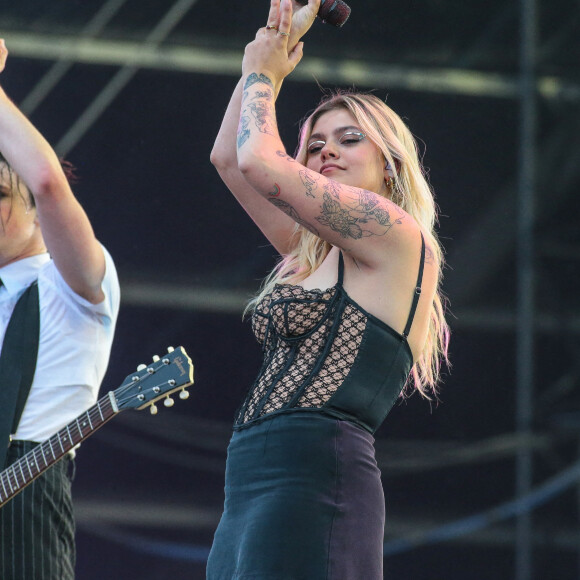 Exclusif - Louane et Dominic Harrison, dit Yungblud, partagent la scène lors de l'édition 2022 du Mainsquare Festival à Arras le 1 juillet 2022. © Stephane Vansteenkiste / Bestimage