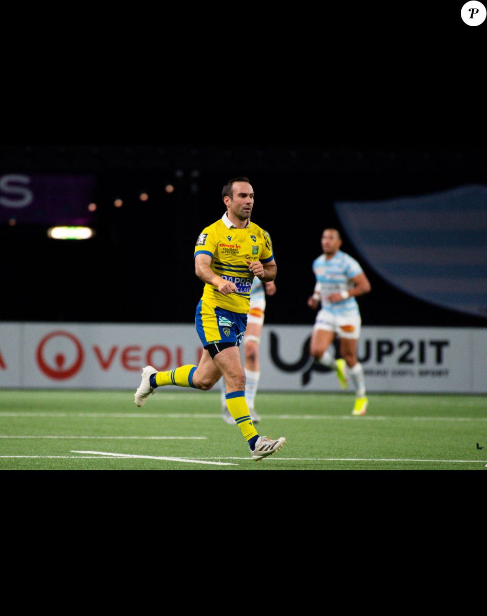 Morgan Parra ( 20 - Clermont ) - lors du match de Rugby Top 1' opposant le Racing 02 à l'ASM Clermont à 'U arena de Nanterre, France, le 8 janvier 2022. © Federico Pestellini/Panoramic/Bestimage