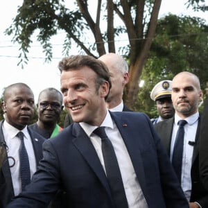 Joalukas Noah, Yannick Noah et le président français Emmanuel Macron - Le président français Emmanuel Macron et Yannick Noah au village Noah pour un débat avec la société civile et un concert, Yaoundé, Cameroun, le 26 juillet 2022. Emmanuel Macron effectue une tournée africaine de trois jours au Cameroun, au Bénin et en Guinée-Bissau. © Stéphane Lemouton/Bestimage 