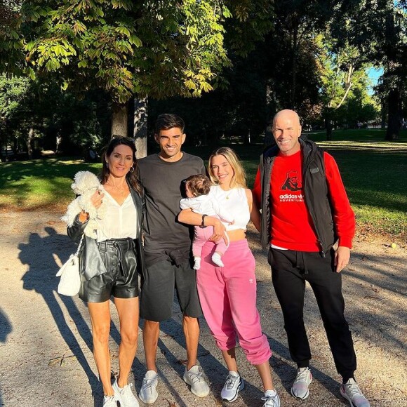 Enzo Zidane, accompagné de sa mère Véronique, sa compagne Karen Goncalves, leur fille Sia et Zinedine Zidane à Madrid.