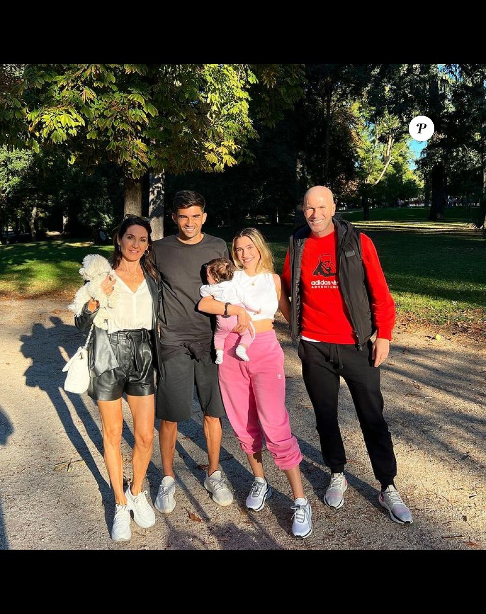Enzo Zidane, accompagné de sa mère Véronique, sa compagne Karen Goncalves, leur fille Sia et Zinedine Zidane à Madrid.