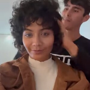 Vaimalama Chaves dévoile sa nouvelle coiffure à son compagnon Nicolas Fleury. Instagram. Le 15 octobre 2022.