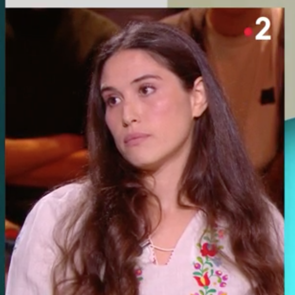 Léa Salamé face à un débat houleux dans Quelle Epoque le 15 octobre 2022.