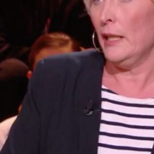 Léa Salamé face à un débat houleux dans Quelle Epoque le 15 octobre 2022.