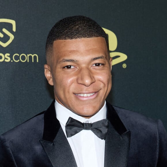 Kylian Mbappé - Photocall de la 66ème cérémonie du Ballon d'Or au Théâtre du Chatelet à Paris le 17 octobre 2022. © Cyril Moreau/Bestimage 