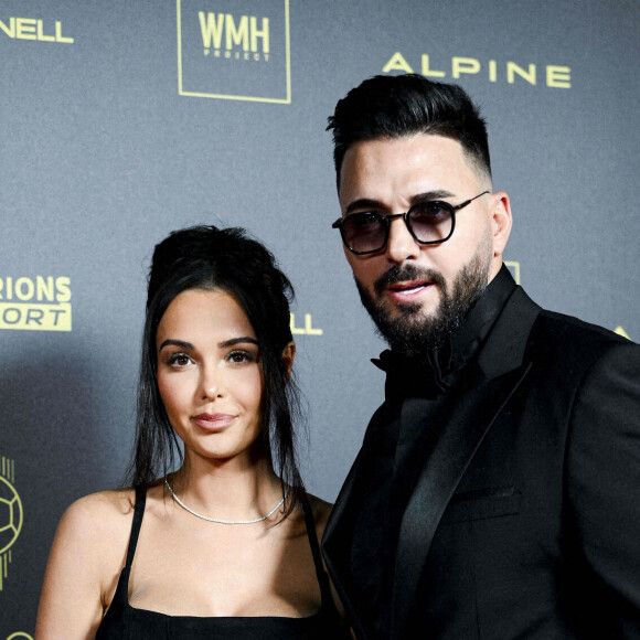 Nabilla (Benattia) et son mari Thomas Vergara au photocall de la 66ème cérémonie du Ballon d'Or au Théâtre du Chatelet à Paris le 17 octobre 2022.