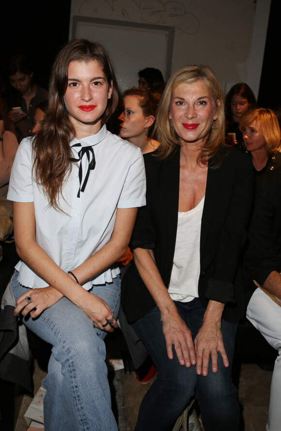 Michèle Laroque et sa fille Oriane au défilé Paul & Joe prêt-à-porter collection Printemps-Eté 2015 lors de la Fashion Week à Paris, le 30 septembre 2014.