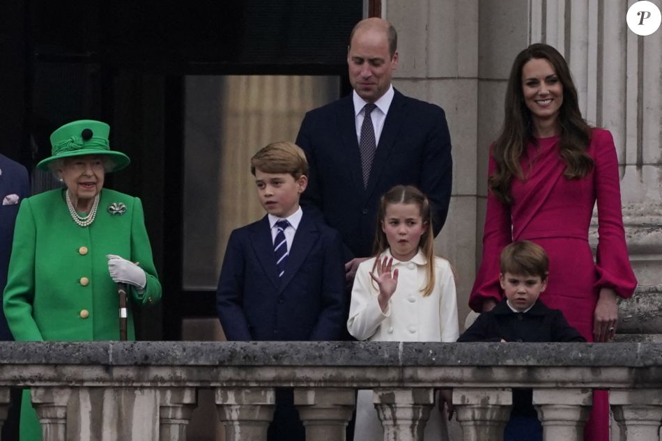 La reine Elisabeth II, le prince William, duc de Cambridge, Kate