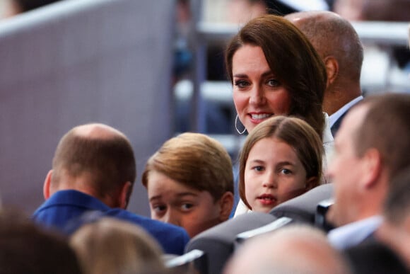 Le prince William, duc de Cambridge, son fils le prince George, la princesse Charlotte et Catherine Kate Middleton, duchesse de Cambridge - Concert du jubilé de platine de la reine devant le palais de Buckingham à Londres le 4 juin 2022. 