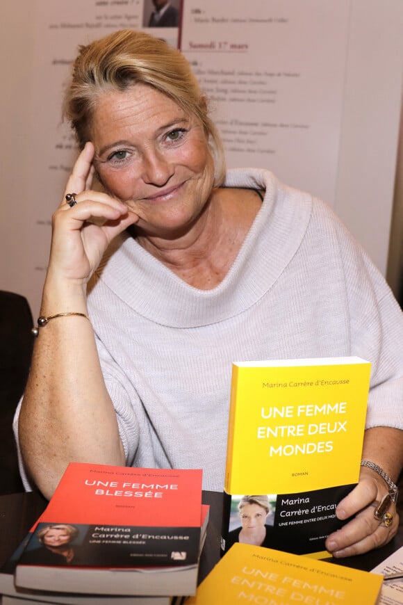 Marina Carrère d'Encausse - Personnalités en dédicace au salon du livre "Livre Paris 2018" à Paris. Le 17 mars 2018  