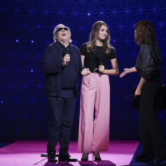 Exclusif - Gilbert Montagné, Lea Desandre, Faustine Bollaert - Surprises - Enregistrement de l'émission "La boîte à secrets 13", présentée par F.Bollaert, diffusée le 21 octobre sur France 3© Jack Tribeca / Bestimage