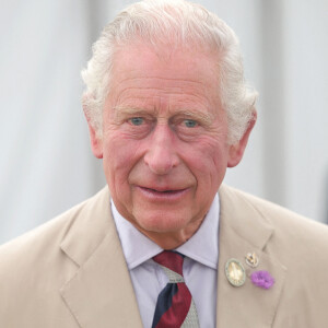 Le prince Charles, prince de Galles, et Camilla Parker Bowles, duchesse de Cornouailles, visitent l'exposition horticole "Sandringham Flower Show". A cette occasion, le couple princier a rencontré des membres des forces armées. 