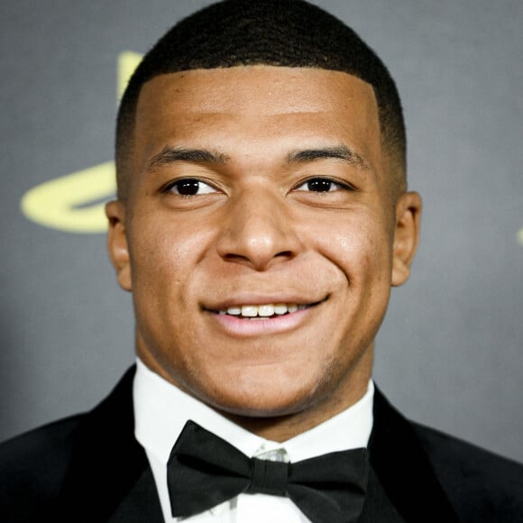 Kylian Mbappé - Photocall de la 66ème cérémonie du Ballon d'Or au Théâtre du Chatelet à Paris le 17 octobre 2022.