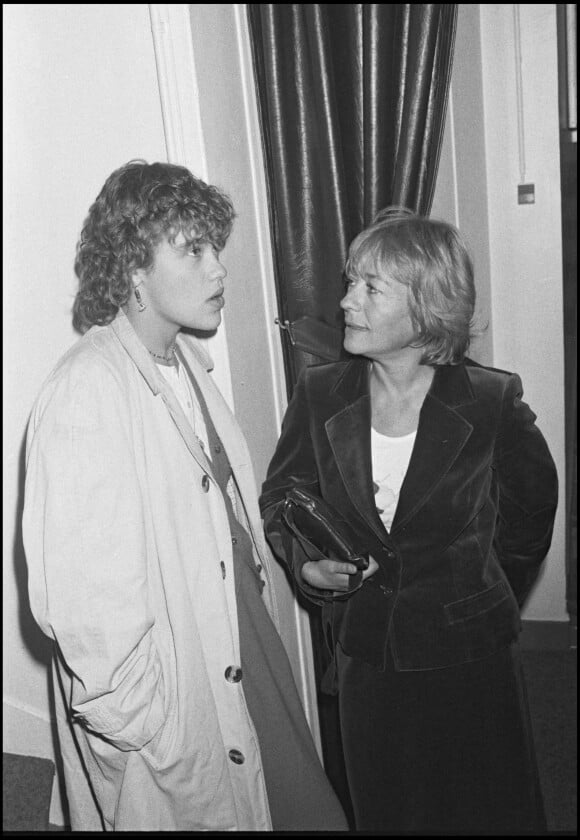 Annie Girardot et sa fille Giulia Salvatori lors de la générale de la pièce Cher Menteur en 1980
