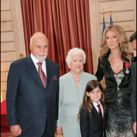 Céline Dion, son mari René Angélil, leur fils René-Charles et Thérèse Tanguay, maman de Céline Dion - La chanteuse est faite chevalier de la Légion d'honneur à l'Elysée le 22 mai 2008.