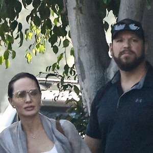 Angelina Jolie fait du shopping avec sa fille Vivienne à Los Angeles, le 5 octobre 2022.