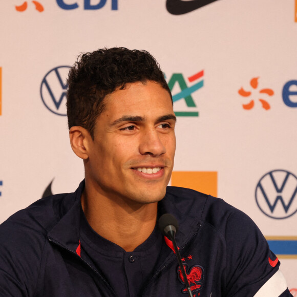 Raphaël Varane - L'équipe de France de football en conférence de presse et à l'entrainement avant le match amical contre l'Afrique du Sud à Villeneuve d'Ascq le 28 mars 2022. © Laurent Sanson/Panoramic/Bestimage