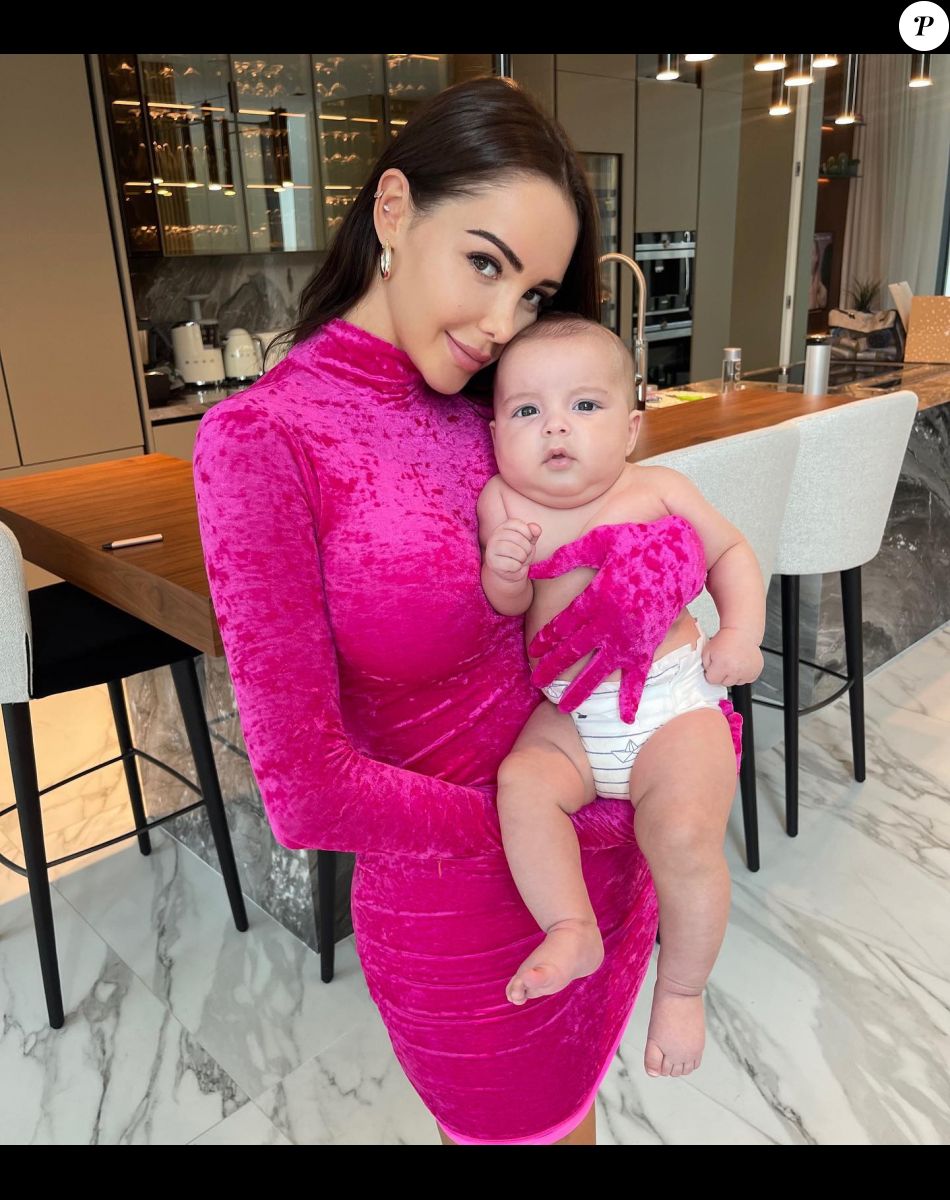 Nabilla Benattia avec son fils Leyann