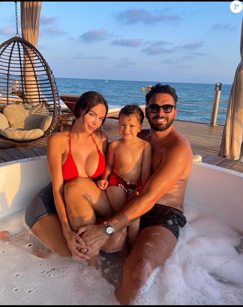 Nabilla Benattia et Thomas Vergara avec leur fils Milann