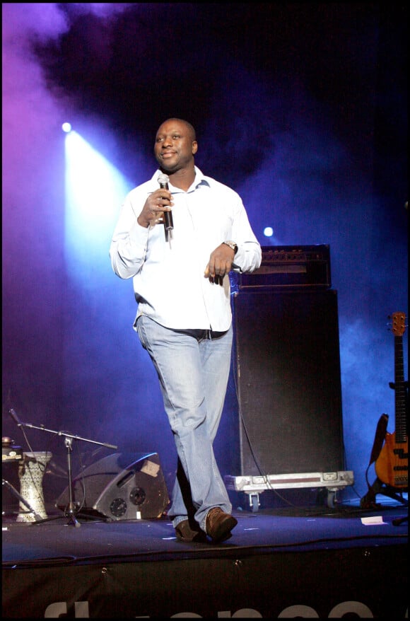 Mouss Diouf - Grande soirée musicale à l'occasion du Ramadan Stade Charléty le 20 septembre 2006