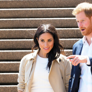 Le prince Harry, duc de Sussex et sa femme Meghan Markle, duchesse de Sussex (enceinte) arrivent à l'opéra de Sydney le premier jour de leur première tournée officielle en Australie, le 16 octobre 2018. Lorsque Kensington Palace a officialisé la grossesse de Meghan Markle, la duchesse de Sussex et son époux le prince Harry venaient à peine d'arriver à Sydney. 