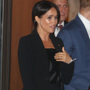 Le prince Harry, duc de Sussex et Meghan Markle, duchesse de Sussex quittent la soirée WellChild Awards à Londres le 4 septembre 2018. 