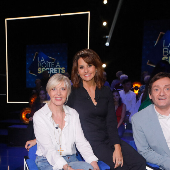 Exclusif - Hugues Aufray, Chantal Ladesou, Faustine Bollaert, Pierre Palmade - Enregistrement de l'émission "La boîte à secrets 14", présentée par F.Bollaert, et diffusée le 28 octobre sur France 3. Chaque invité a le plaisir de découvrir des surprises réalisées sur mesure avec la complicité de ses proches ! Alors, préparez-vous à découvrir des archives personnelles de nos invités, chanter les plus grands tubes d'hier et d'aujourd'hui, tenter de retrouver l'identité d'un invité mystère et des images exclusives tournées avec l'entourage des invités ! Joies, émotions, fous rires, tubes, retrouvailles et révélations seront au menu de votre soirée. © Christophe Clovis / Bestimage 