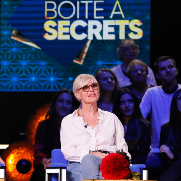 Exclusif - Chantal Ladesou - Enregistrement de l'émission "La boîte à secrets 14", présentée par F.Bollaert, et diffusée le 28 octobre sur France 3. Chaque invité a le plaisir de découvrir des surprises réalisées sur mesure avec la complicité de ses proches ! Alors, préparez-vous à découvrir des archives personnelles de nos invités, chanter les plus grands tubes d'hier et d'aujourd'hui, tenter de retrouver l'identité d'un invité mystère et des images exclusives tournées avec l'entourage des invités ! Joies, émotions, fous rires, tubes, retrouvailles et révélations seront au menu de votre soirée. © Christophe Clovis / Bestimage 