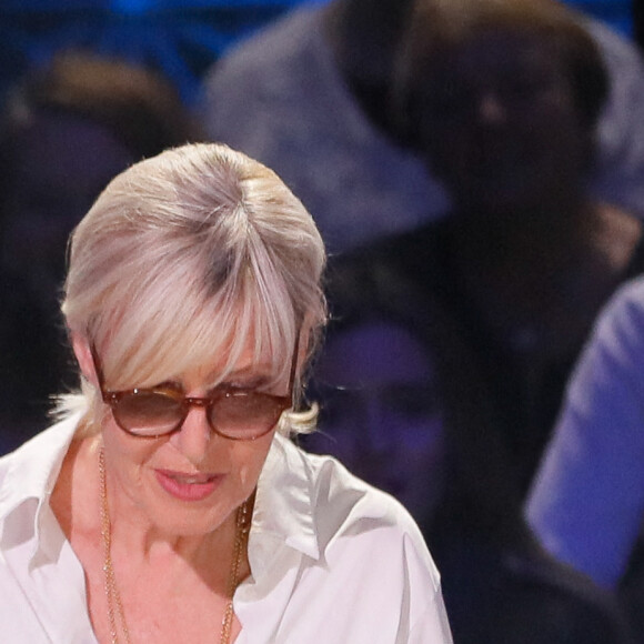 Exclusif - Chantal Ladesou - Enregistrement de l'émission "La boîte à secrets 14", présentée par F.Bollaert, et diffusée le 28 octobre sur France 3. Chaque invité a le plaisir de découvrir des surprises réalisées sur mesure avec la complicité de ses proches ! Alors, préparez-vous à découvrir des archives personnelles de nos invités, chanter les plus grands tubes d'hier et d'aujourd'hui, tenter de retrouver l'identité d'un invité mystère et des images exclusives tournées avec l'entourage des invités ! Joies, émotions, fous rires, tubes, retrouvailles et révélations seront au menu de votre soirée. © Christophe Clovis / Bestimage 